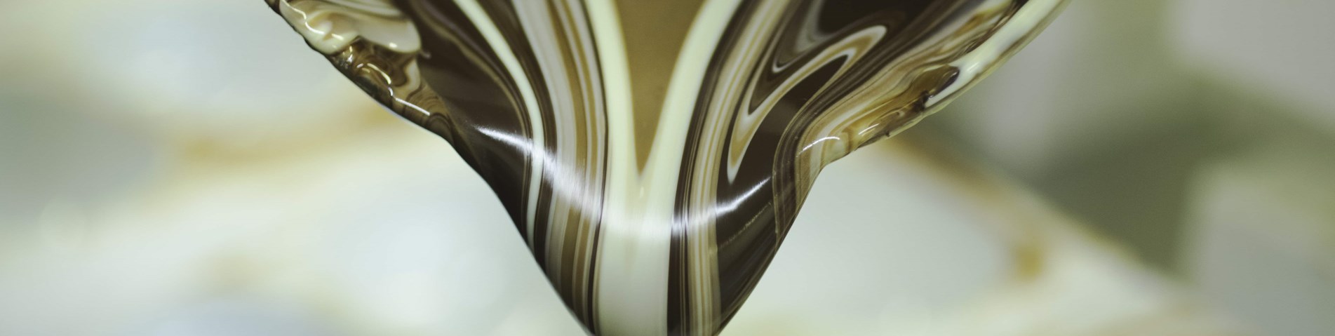 cocoa-loco-organic-marbled-chocolate-pour-full.jpg